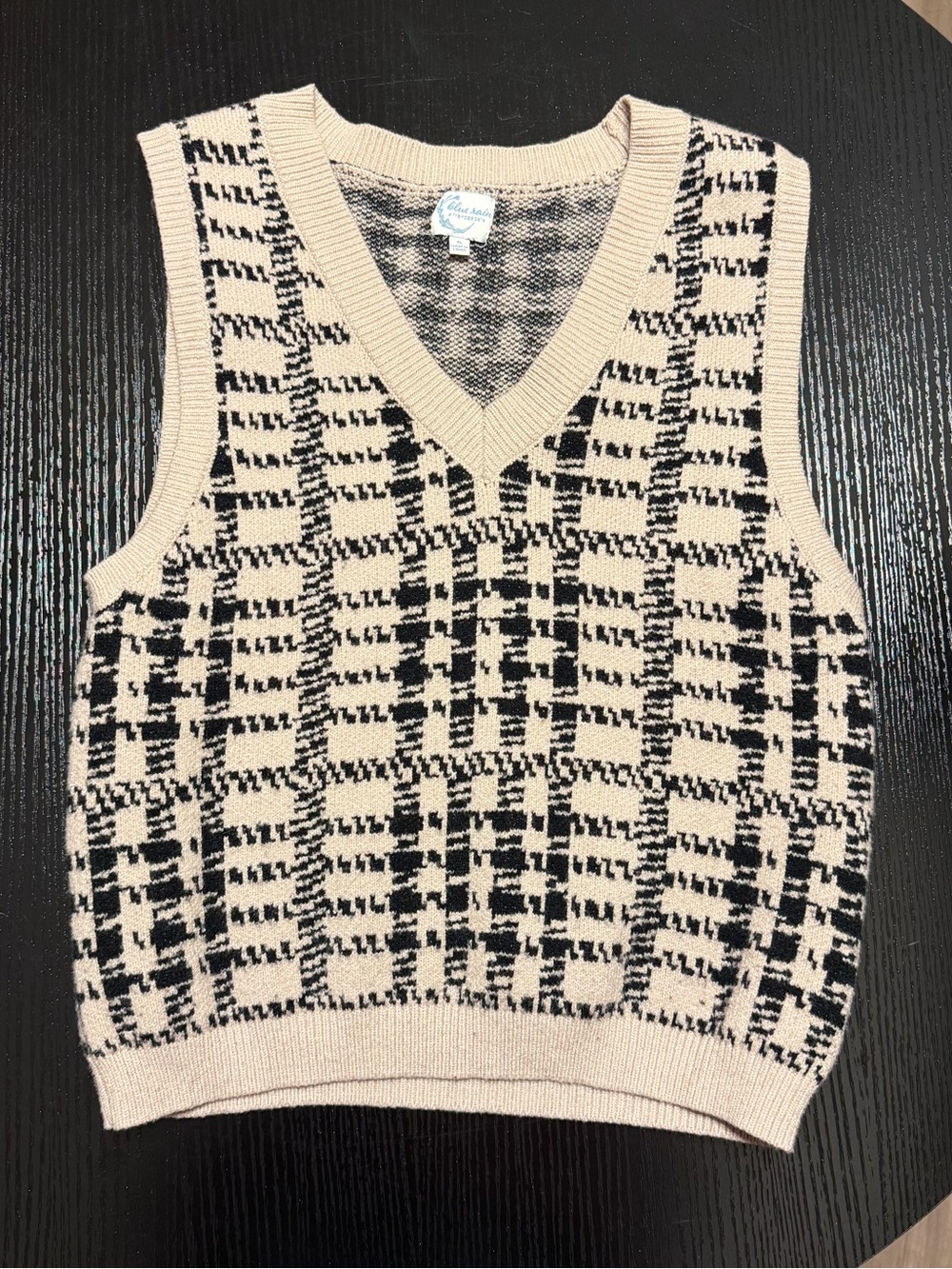 Francesca's Collections Beige and Black Knit Plaid V-Neck Tank Top